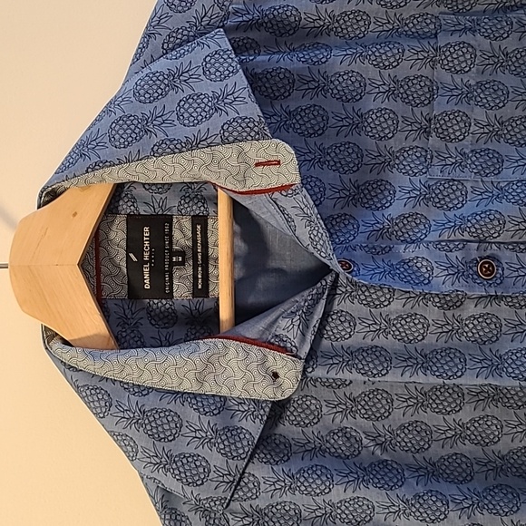 DANIEL HECHTER Men's short sleeve dress shirt in size medium - Picture 3 of 4